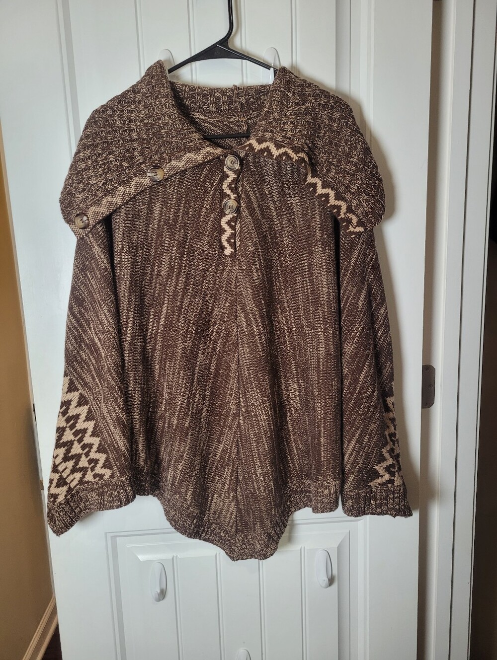 Unbranded Brown Bohemian Button-Accent Women's Knit Sweater Poncho.  Size L/XL